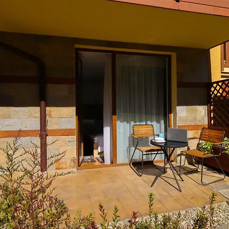 F6 Artistic Mountain With Patio Parking *